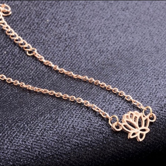🆕🌟Cute Gold Lotus Flower Bracelet or Anklet🌟 - Picture 3 of 7